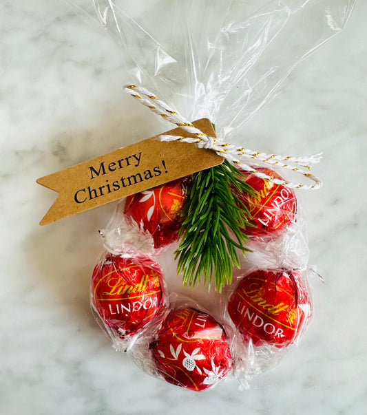 Christmas Lindor Lindt Wreath with Holly = Milk Lindt